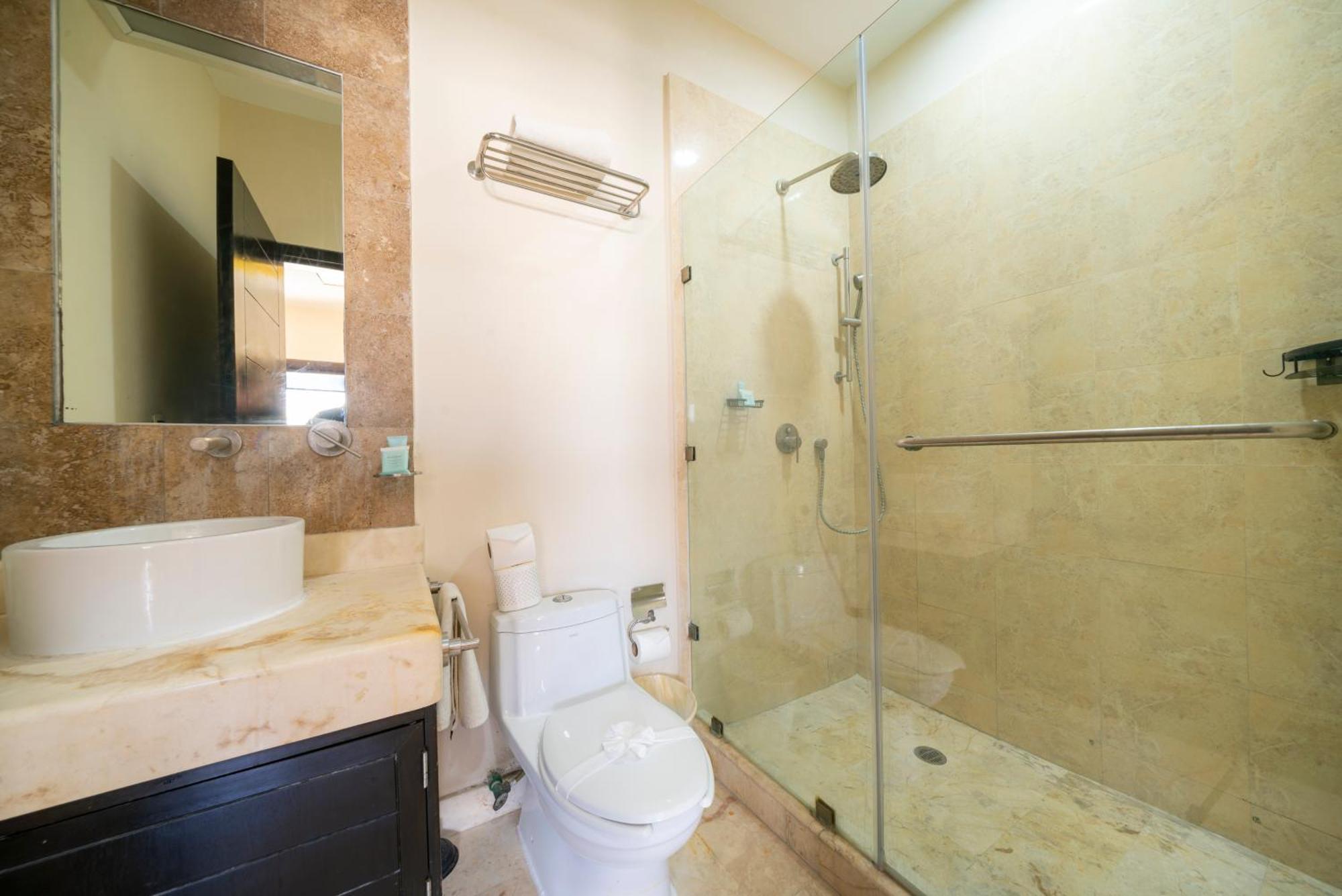 Beachfront 1 Bedroom Condo - El Faro, Surf 407 Плая дел Кармен Екстериор снимка